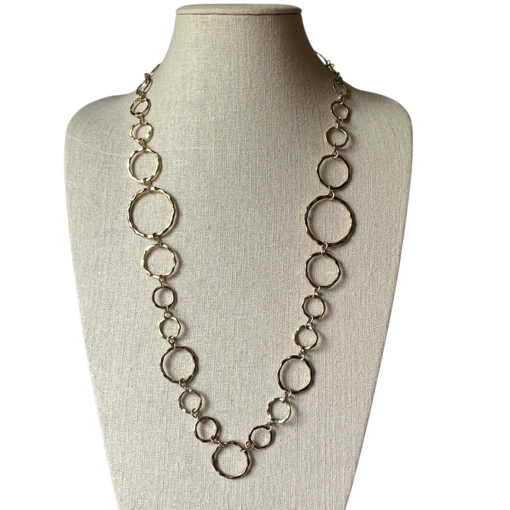 Graduated Size Gold Circle Link Necklace